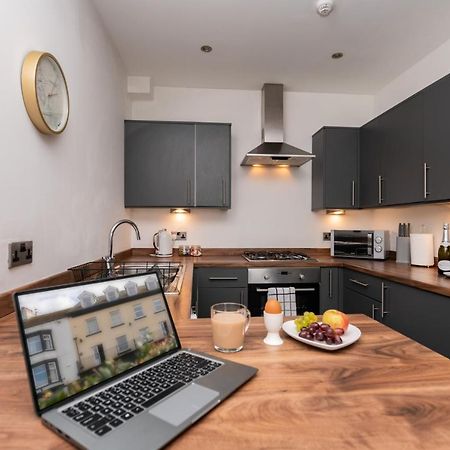 The Croston Balcony Apartment- Morecambe Central Promenade, Beach Front And Sea Views Eksteriør bilde