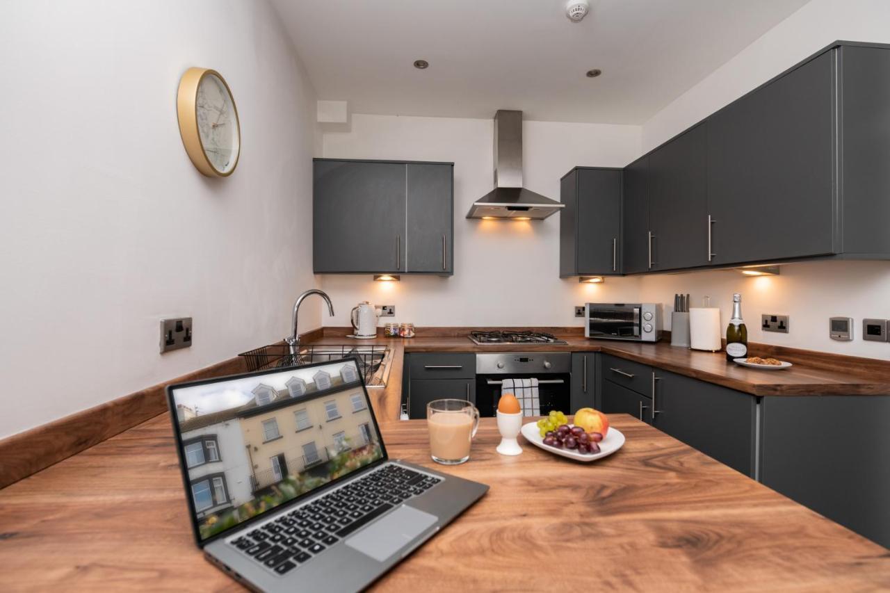The Croston Balcony Apartment- Morecambe Central Promenade, Beach Front And Sea Views Eksteriør bilde